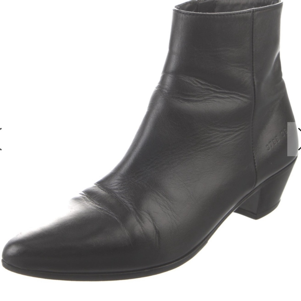 Common Projects
Women’s leather ankle boots